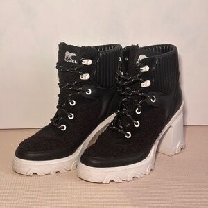 SOREL winter boots - black leather with faux fur